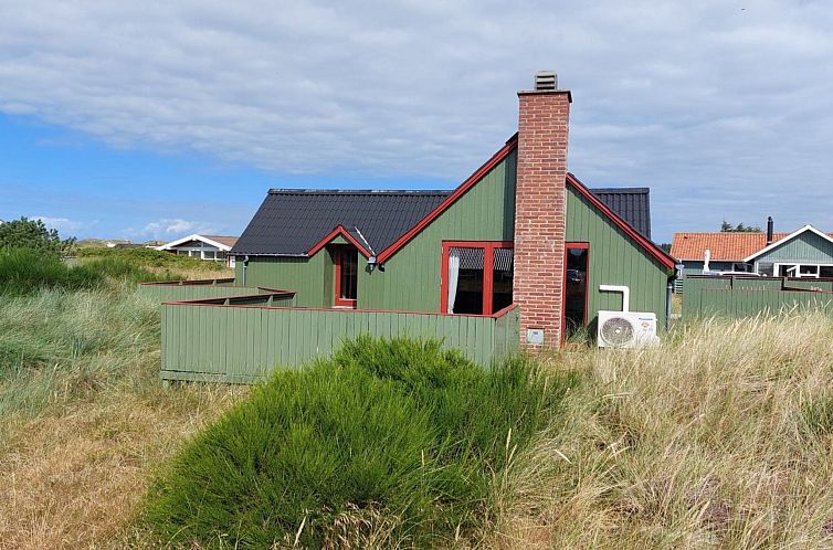Vakantiehuis "Swanja" -  from the sea