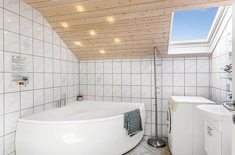 Vakantiehuis "Sanelma" - 900m from the sea