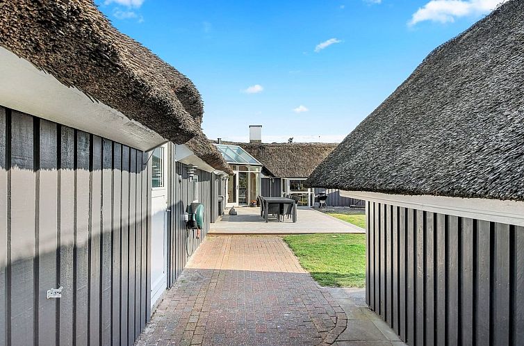 Vakantiehuis "Ansine" - 1.2km from the sea