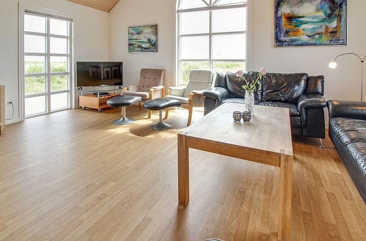 Vakantiehuis "Suvi" - 900m from the sea