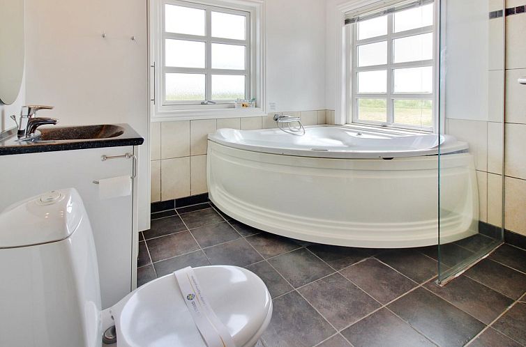 Vakantiehuis "Suvi" - 900m from the sea