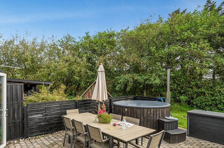 Vakantiehuis "Anneka" - 200m from the sea