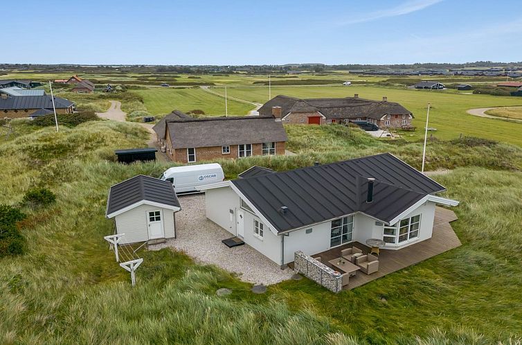 Vakantiehuis "Elfi" - 700m from the sea