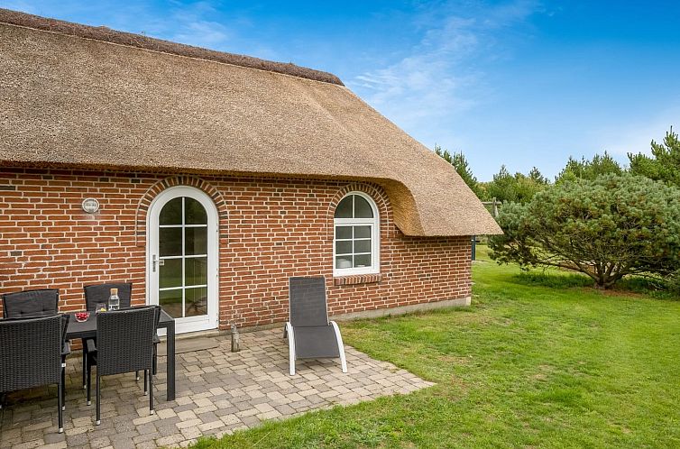 Vakantiehuis "Pasi" - 1.2km from the sea