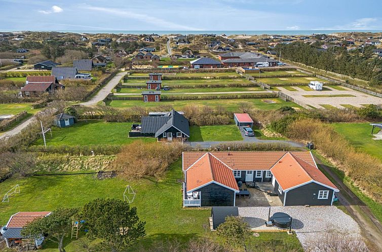 Vakantiehuis "Torhild" - 700m from the sea