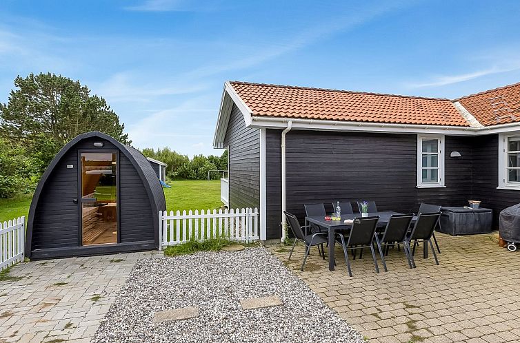 Vakantiehuis "Torhild" - 700m from the sea