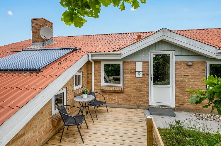Vakantiehuis "Dorithea" - 1.3km from the sea