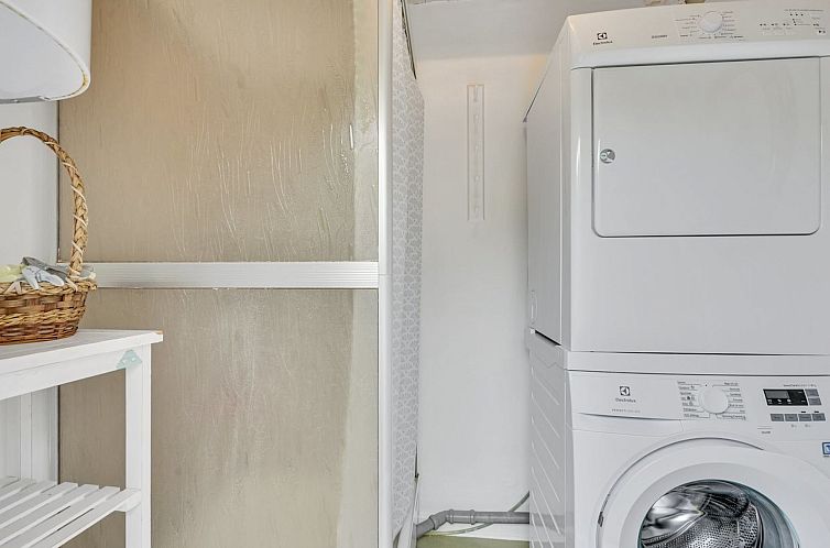 Vakantiehuis "Annika" -  from the sea