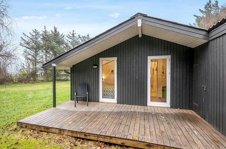 Vakantiehuis "Veera" -  from the sea