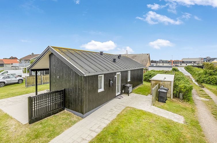 Vakantiehuis "Veera" -  from the sea