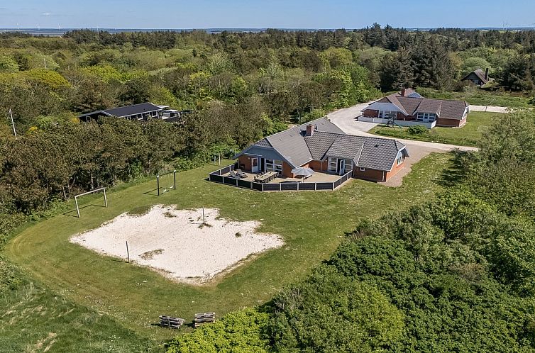 Vakantiehuis "Aage" - 1.7km from the sea