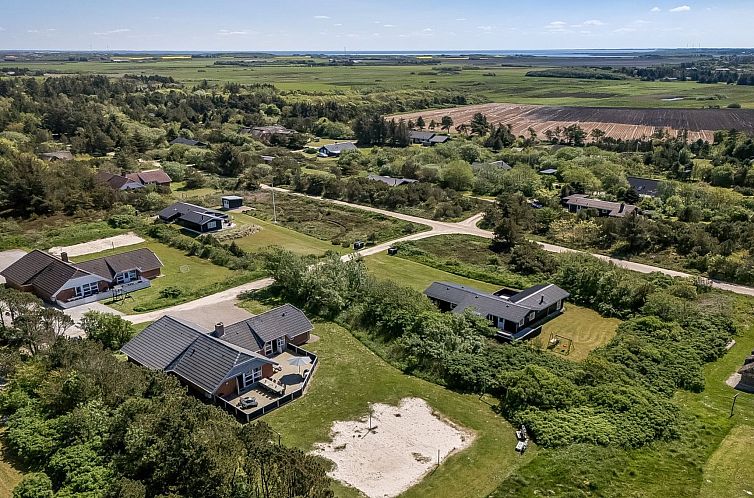 Vakantiehuis "Aage" - 1.7km from the sea