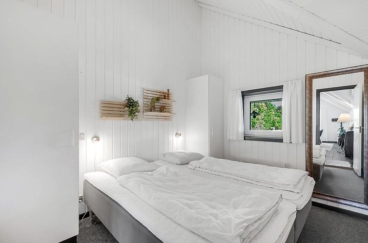 Vakantiehuis "Aage" - 1.7km from the sea