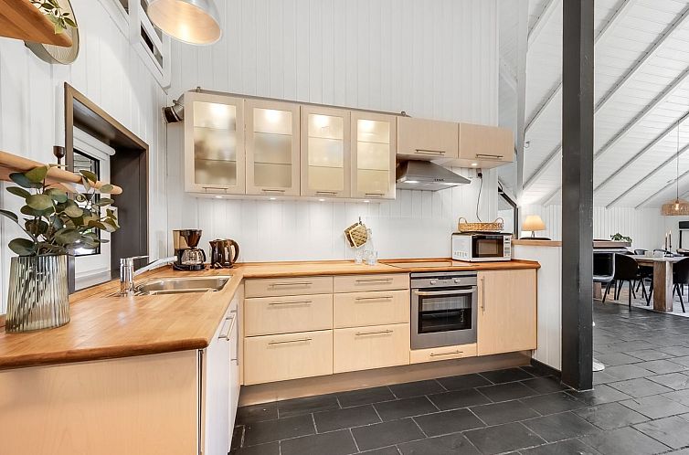 Vakantiehuis "Aage" - 1.7km from the sea