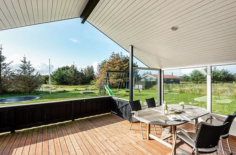 Vakantiehuis "Dorithea" - 1.3km from the sea