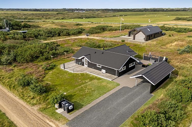 Vakantiehuis "Christan" - 1.2km from the sea