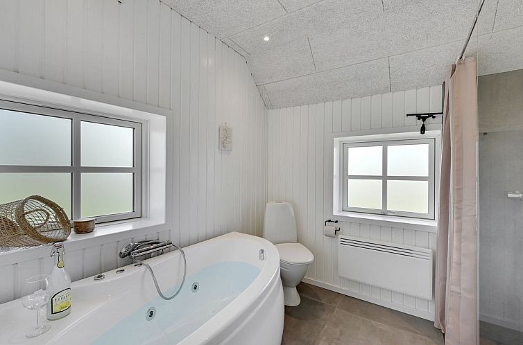 Vakantiehuis "Fredger" - 1.8km from the sea