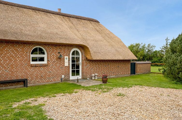 Vakantiehuis "Pasi" - 1.2km from the sea