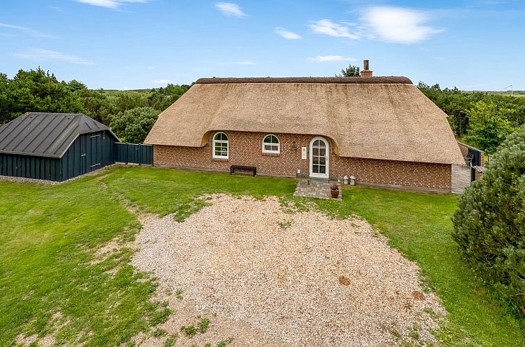 Vakantiehuis "Pasi" - 1.2km from the sea