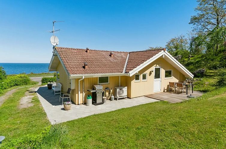 Vakantiehuis "Henric" - 75m from the sea