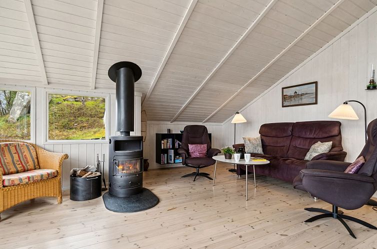 Vakantiehuis "Henric" - 75m from the sea