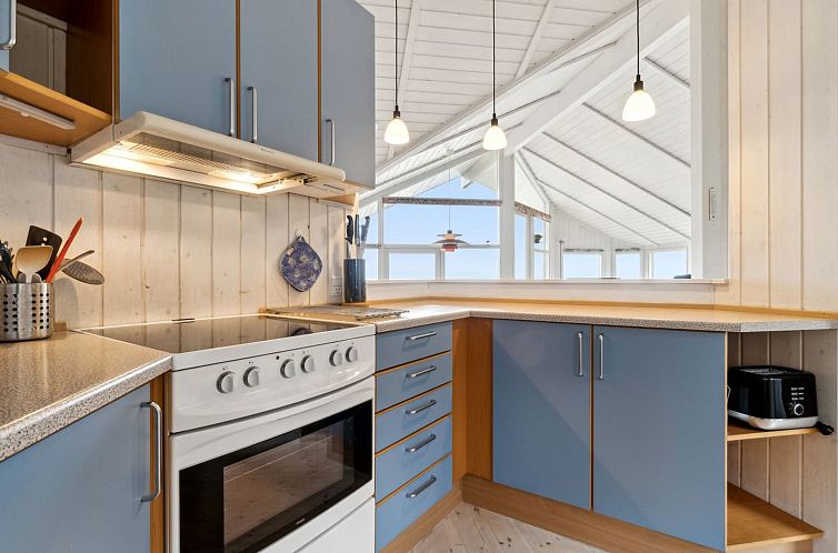 Vakantiehuis "Henric" - 75m from the sea