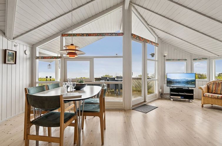 Vakantiehuis "Henric" - 75m from the sea