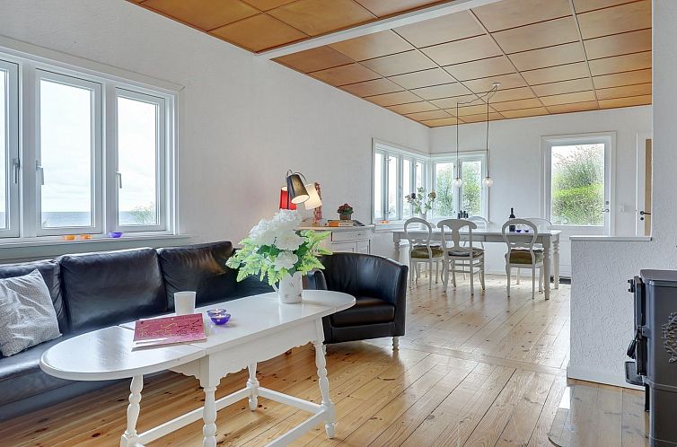 Vakantiehuis "Ensio" - 150m from the sea