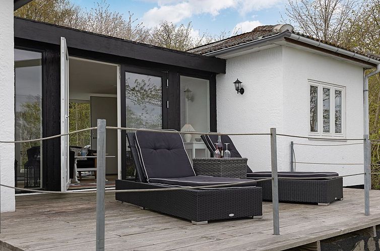 Vakantiehuis "Ensio" - 150m from the sea