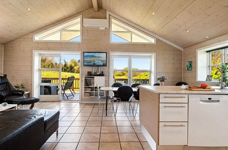 Vakantiehuis "Hjalmar" - 400m from the sea