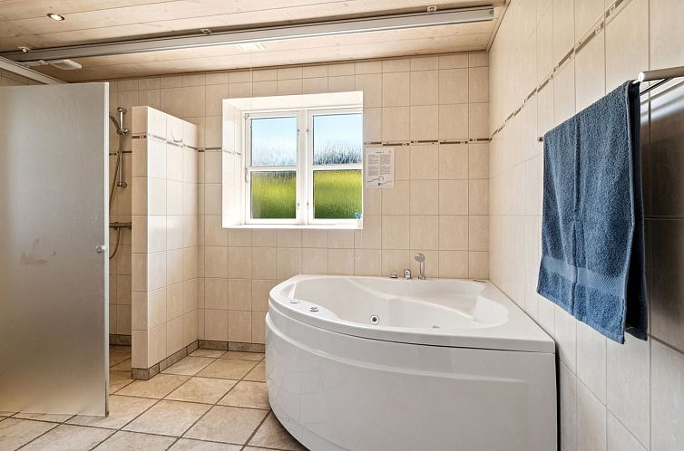 Vakantiehuis "Hjalmar" - 400m from the sea