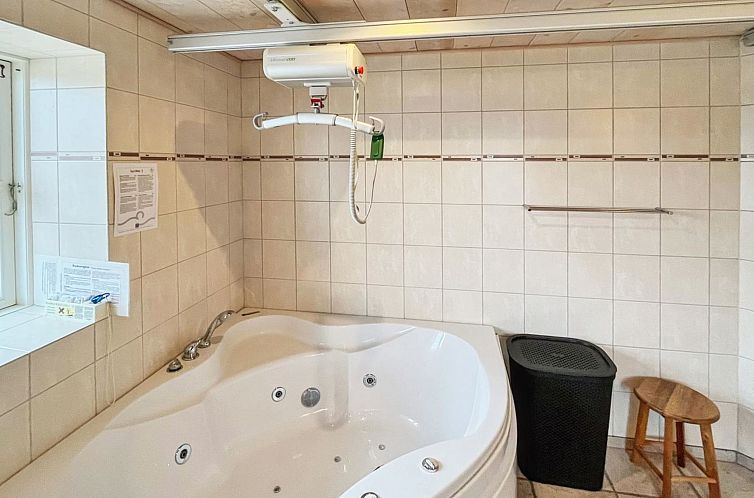 Vakantiehuis "Hjalmar" - 400m from the sea