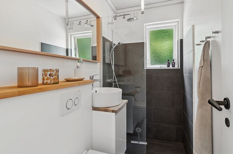 Vakantiehuis "Yasha" - 200m from the sea