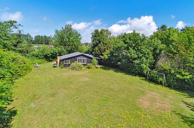 Vakantiehuis "Krister" - 900m from the sea