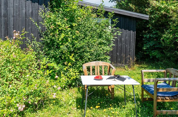 Vakantiehuis "Krister" - 900m from the sea