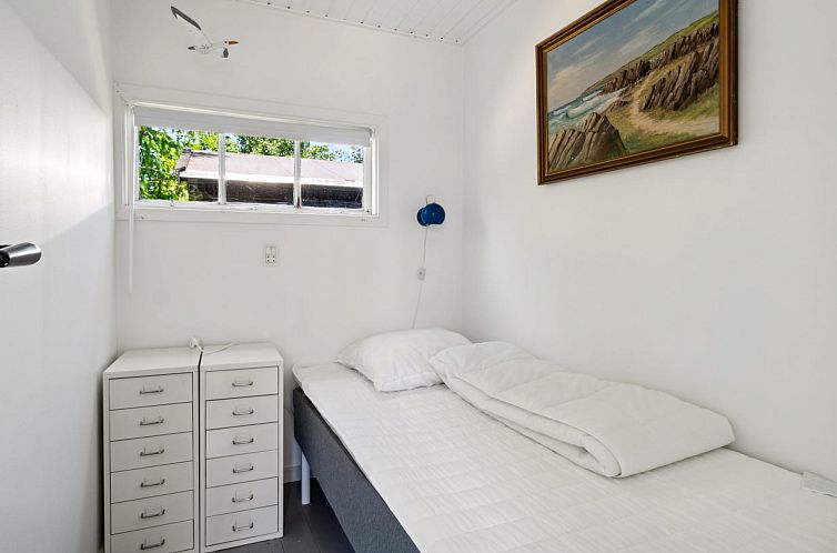 Vakantiehuis "Krister" - 900m from the sea