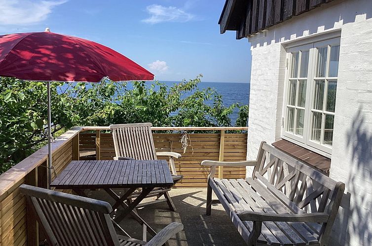 Vakantiehuis "Asgot" - 15m from the sea