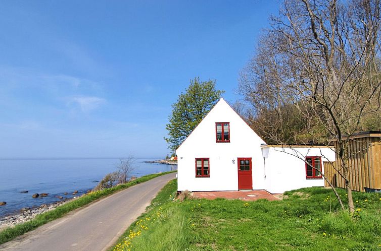 Vakantiehuis "Uschi" - 15m from the sea