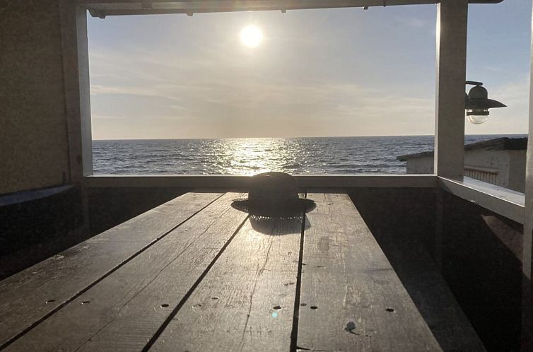 Vakantiehuis "Scarlet" - 5m from the sea