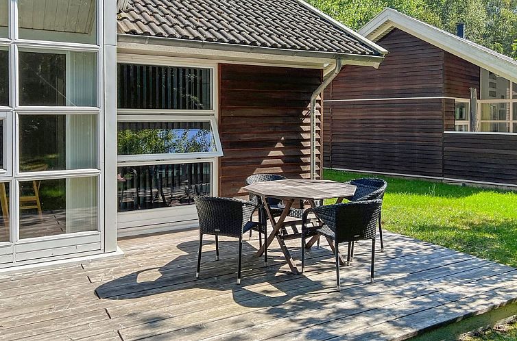 Vakantiehuis "Axel" - 1.2km from the sea