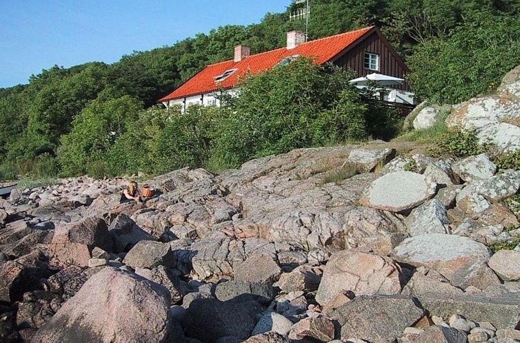 Vakantiehuis "Asgot" - 15m from the sea