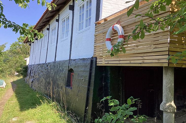 Vakantiehuis "Asgot" - 15m from the sea