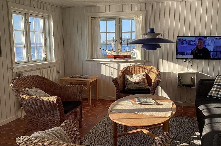 Vakantiehuis "Asgot" - 15m from the sea