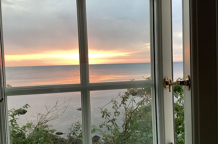 Vakantiehuis "Asgot" - 15m from the sea