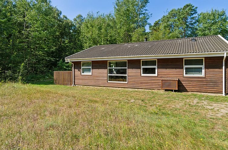 Vakantiehuis "Emmie" - 1.2km from the sea