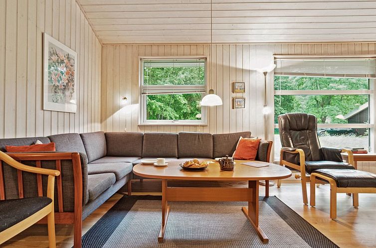 Vakantiehuis "Emmie" - 1.2km from the sea