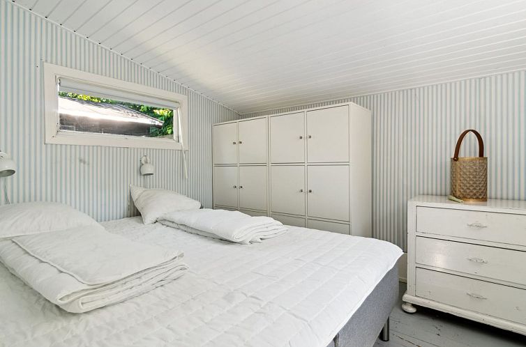 Vakantiehuis "Krister" - 900m from the sea