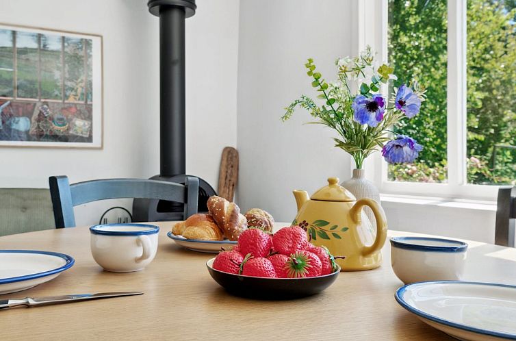 Vakantiehuis "Krister" - 900m from the sea