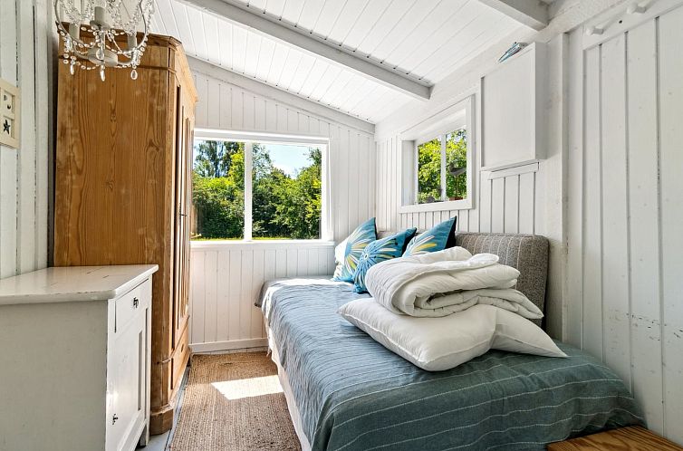 Vakantiehuis "Krister" - 900m from the sea