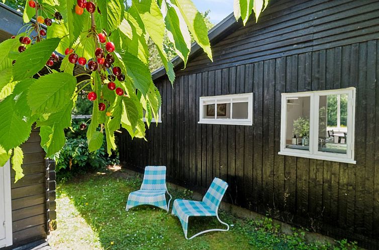 Vakantiehuis "Krister" - 900m from the sea